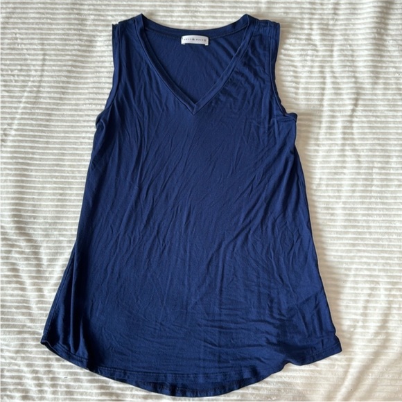 Coco and Main V-Neck Flowy Tunic Tank Top Small Navy Blue - Picture 11 of 11